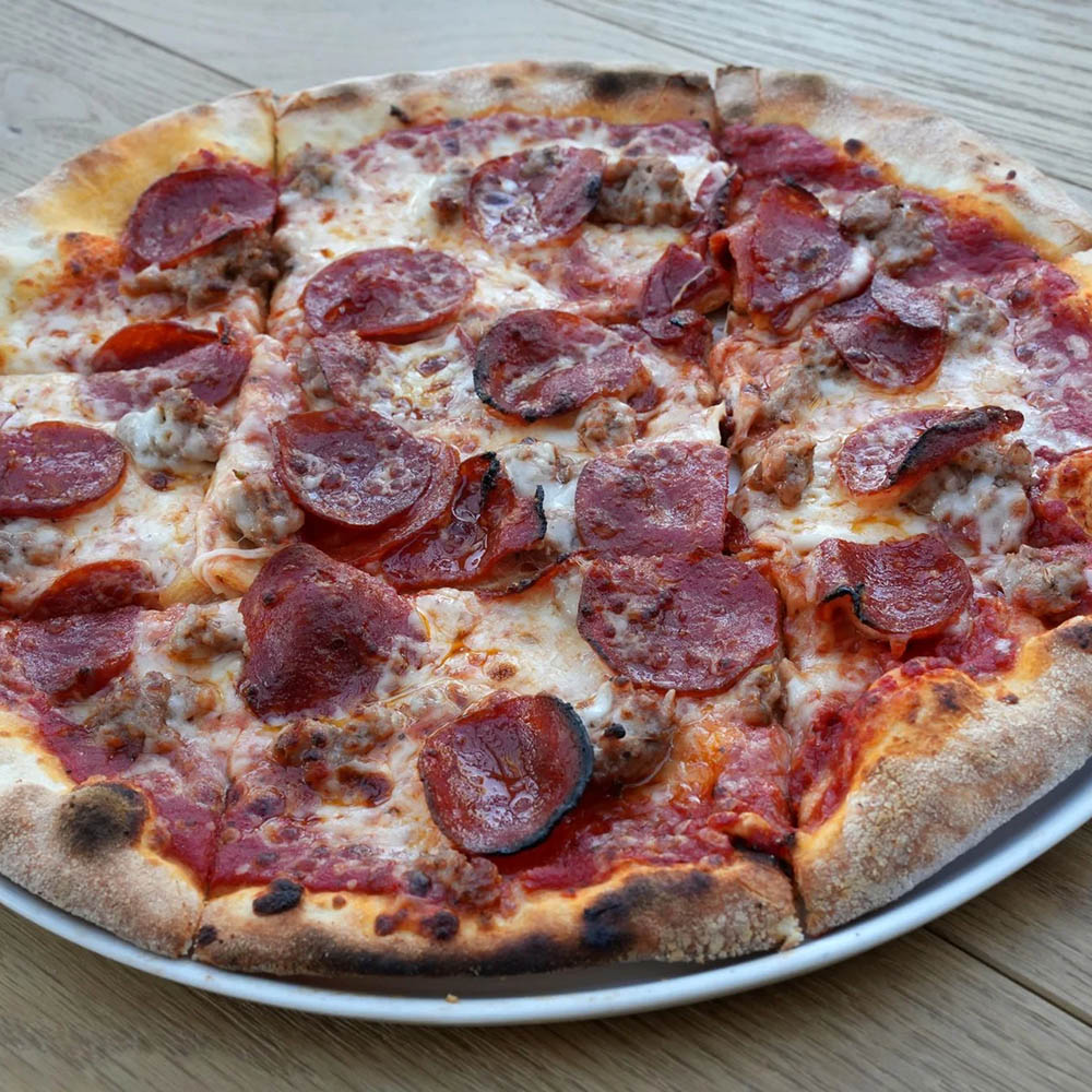 Best Pepperoni and Sausage Pizza in Palm Springs-Discover Real Flavor at Giuseppes